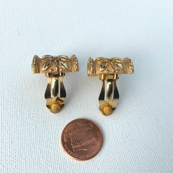 Vintage 80s Hobe Brushed Goldtone Clip On Statement Earrings - Picture 13 of 16